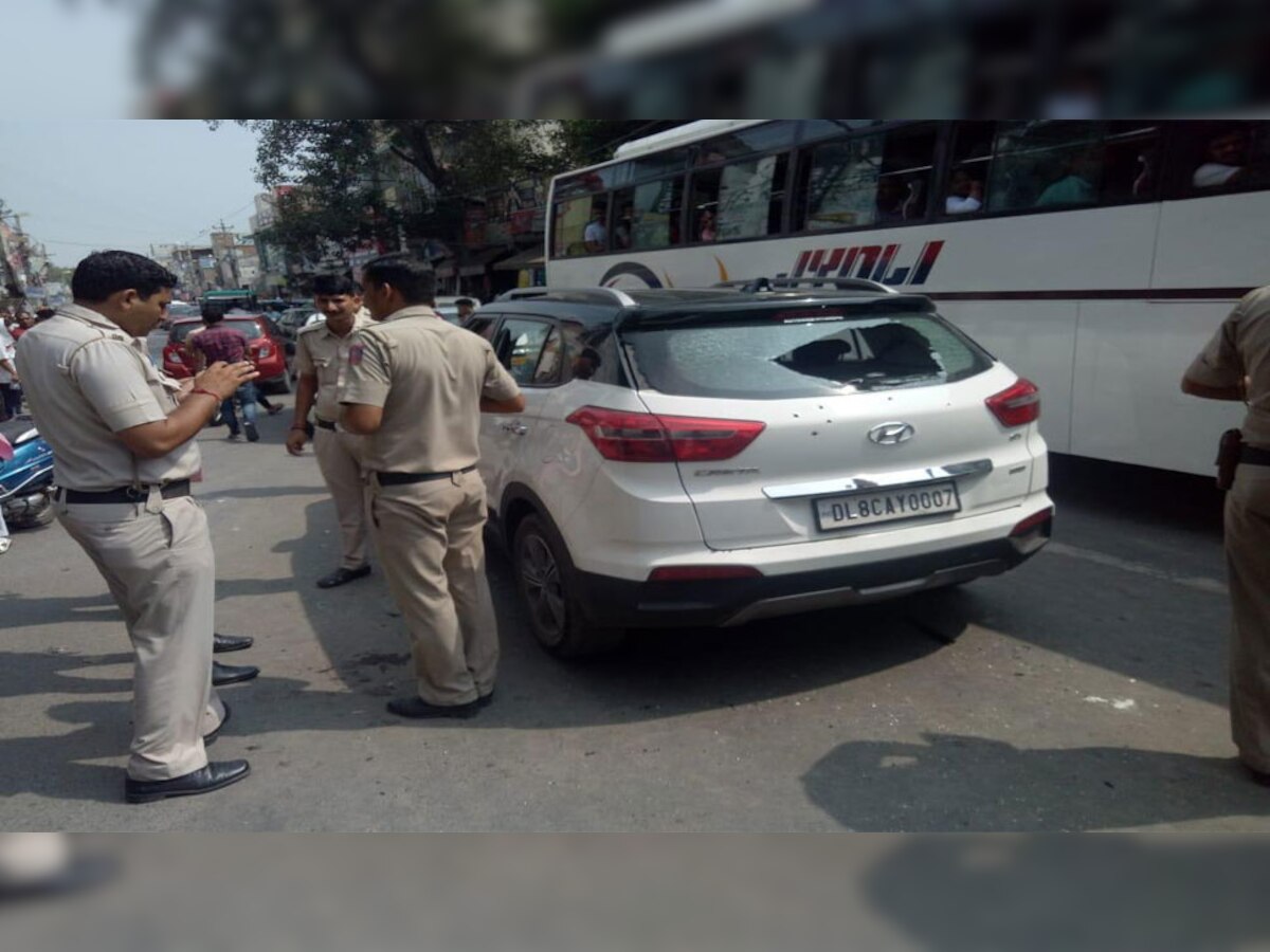 दिल्ली में गैंगवार, नरेला में सरेआम हमलावरों ने 1 शख्स को मारी 18 गोलियां, मौत