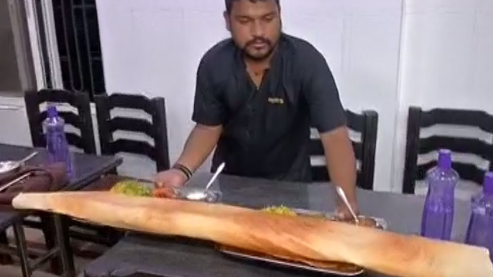 'बाहुबली डोसा' इन दिनों ट्रेंड में Biggest Dosa of Odisha