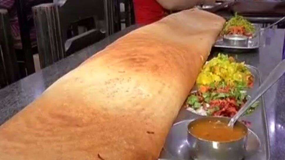 'बाहुबली डोसा' ने बनाया रिकॉर्ड Biggest Dosa of Odisha