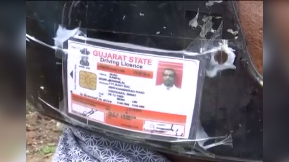 लोगों में आकर्षण का केंद्र बना रामपाल शाह का हेलमेट Rampal Shah's helmet became a center of attraction among people
