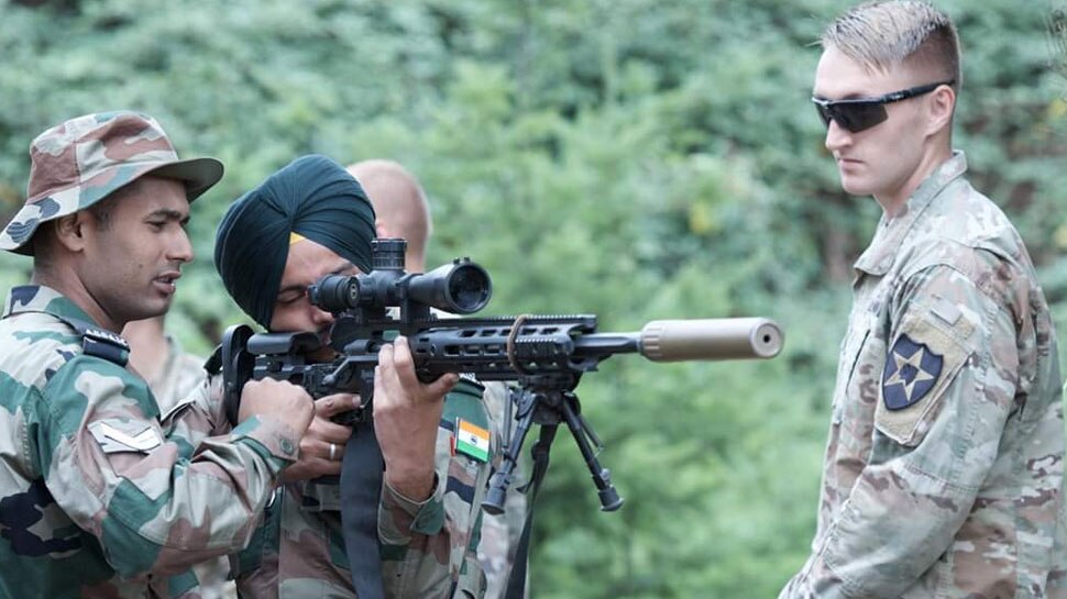 एक-दूसरे के हथियारों से हुए परिचित Familiar with each other's weapons