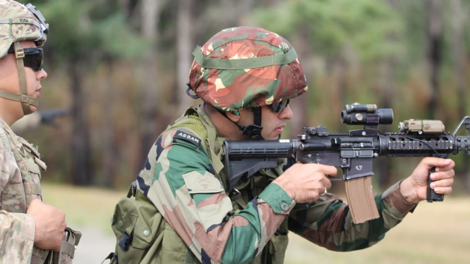 स्नाइपर राइफलों से अभ्यास कर रहे हैं भारतीय सैनिक Indian soldiers are practicing with sniper rifles