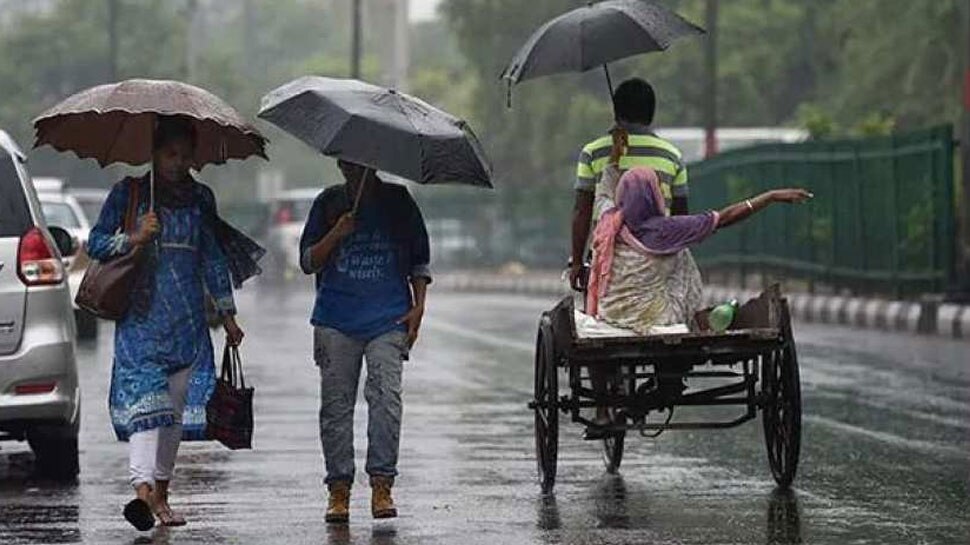 नहीं थम रहा बारिश का कहर, गुजरात के कई शहरों में लोगों का जीना हुआ बेहाल