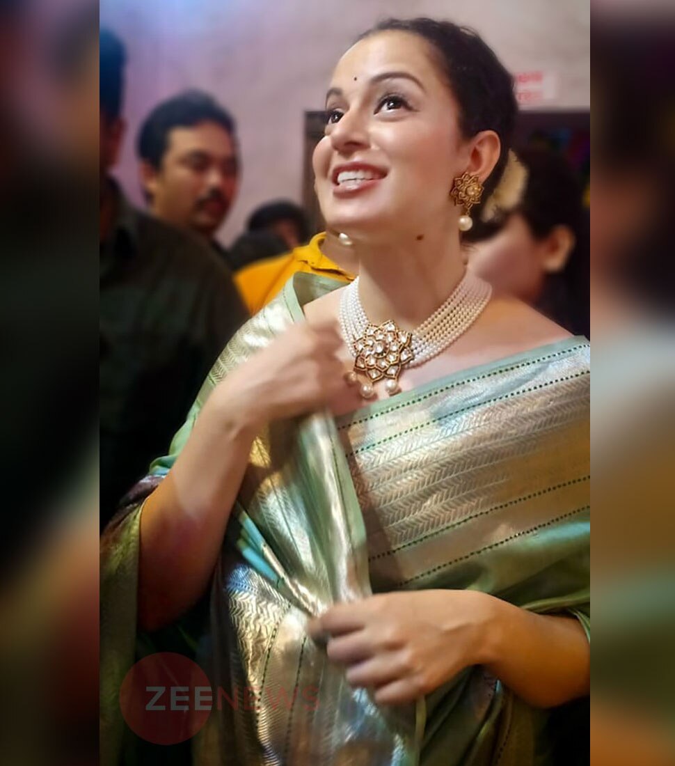 ब्रॉड गोल्डन बॉर्डर Kangana Ranaut