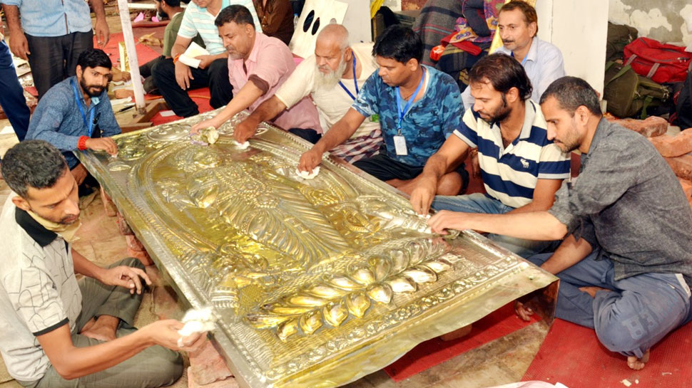 जल्द पूरा होगा मां वैष्णो देवी के भक्तों का सपना, मंदिर के लिए तैयार हो रहा सोने का द्वार जल्द पूरा होगा मां वैष्णो देवी के भक्तों का सपना, मंदिर के लिए तैयार हो रहा सोने का द्वार
