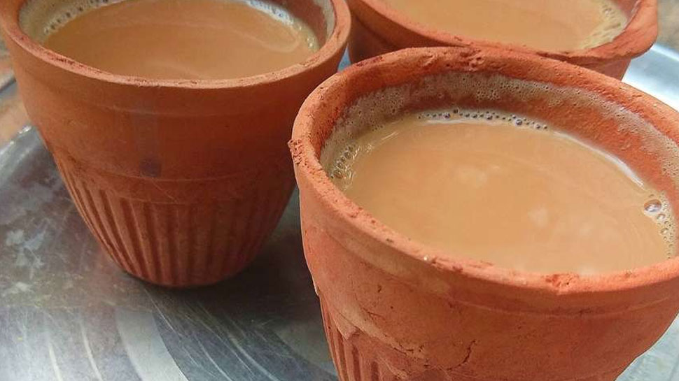 400 रेलवे स्टेशनों पर कुल्हड़ में मिलेगी चाय, मिट्टी के बर्तनों में खाने का सामान