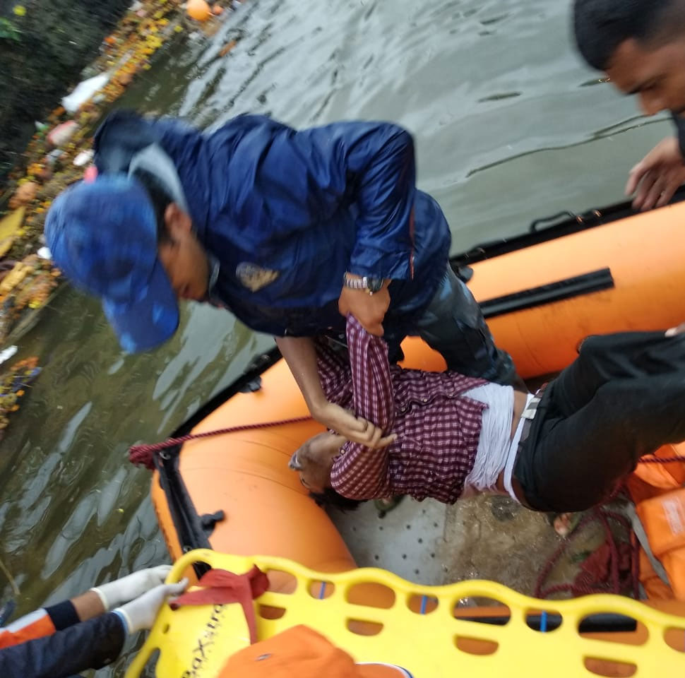 नाव चालक के ऊपर IPC की धारा 304(A) का मामला दर्ज किया गया है Case has been filed over the boat driver