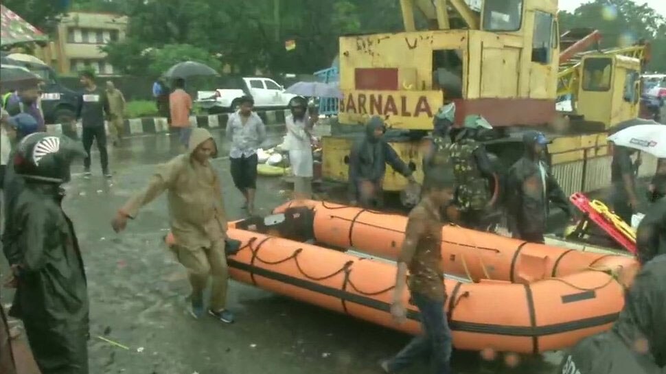 हादसे में 11 लोगों की मौत 11 people died in an accident
