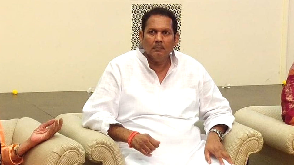 NCP सांसद उदयनराजे भोसले देंगे इस्तीफा, शाह की मौजूदगी में थामेंगे BJP का दामन NCP सांसद उदयनराजे भोसले देंगे इस्तीफा, शाह की मौजूदगी में थामेंगे BJP का दामन