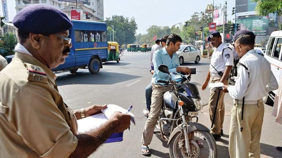 अब तोड़ा ट्रैफिक नियम तो इस कंपनी के कर्मचारियों को भुगतना होगा 'दोहरा चालान'