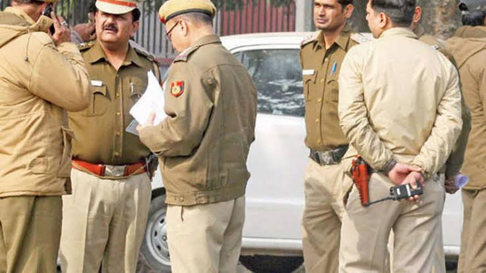 दिल्ली: पत्नी को डराने के लिए पति ने किया हवाई फायर, गोली दूसरी महिला को जा लगी