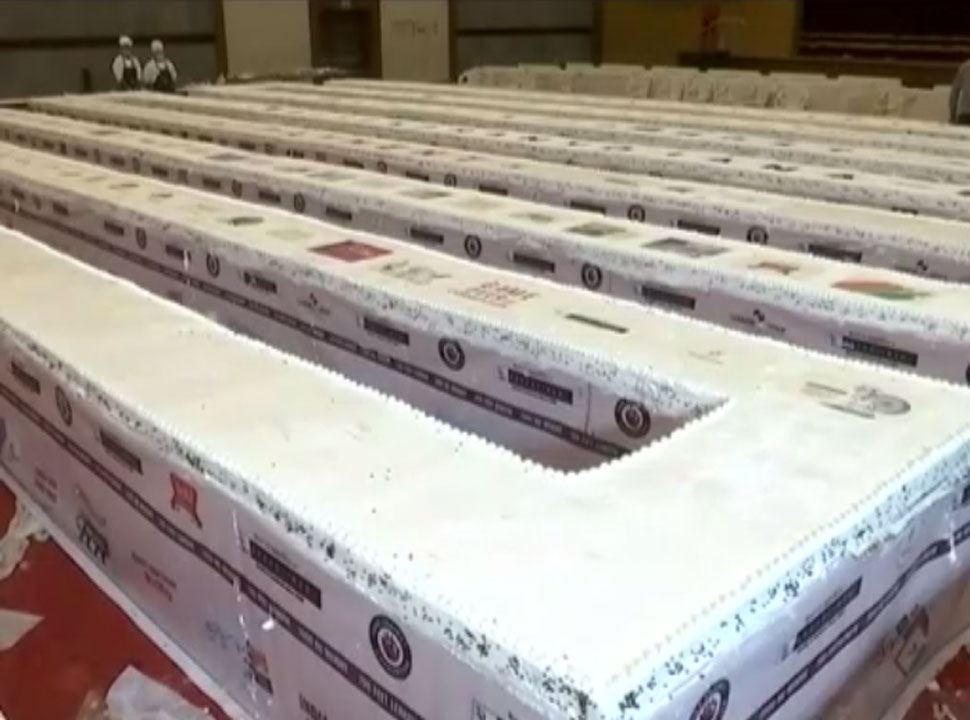 मंदिरों में पीएम मोदी के जन्मदिन पर पूजा अर्चना 700 Foot Long and 7000 Kg Weigh Cake
