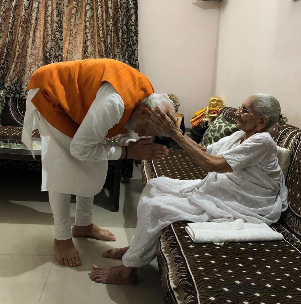 पैर छूकर लिया आशीर्वाद Blessed feet