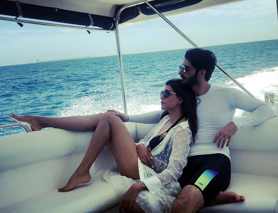 16 साल छोटा बॉयफ्रेंड Sushmita Sen Enjoying Romantic Vacation in Maldives with Boyfriend Rohman Shawl