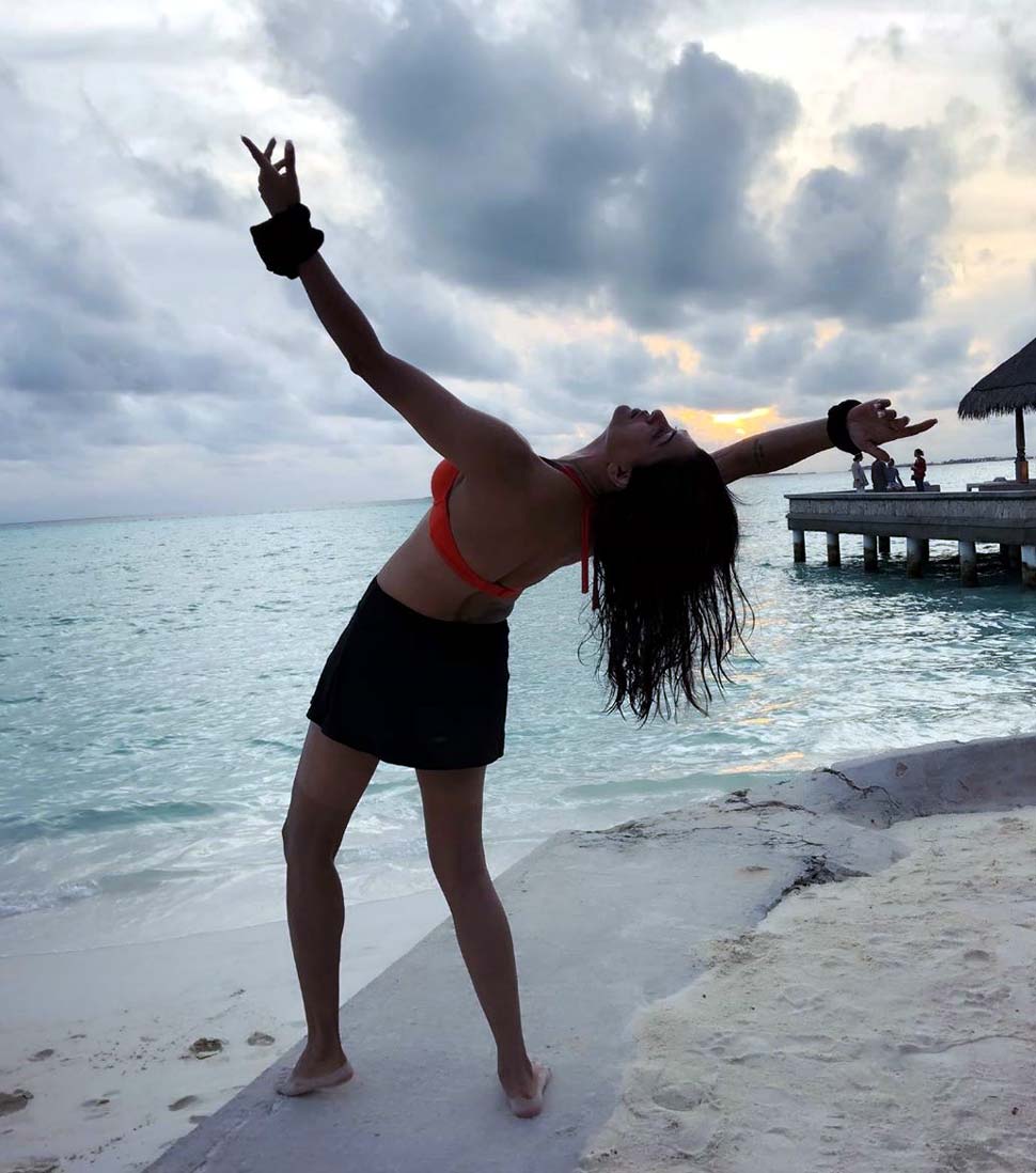 फिटनेस का है जादू Sushmita Sen Enjoying Romantic Vacation in Maldives with Boyfriend Rohman Shawl