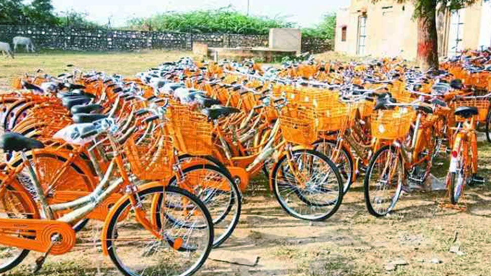 राजस्थान: छात्राओं की साइकिल स्कीम को लेकर बीजेपी ने किया गहलोत सरकार पर तंज, कहा... राजस्थान: छात्राओं की साइकिल स्कीम को लेकर बीजेपी ने किया गहलोत सरकार पर तंज, कहा...
