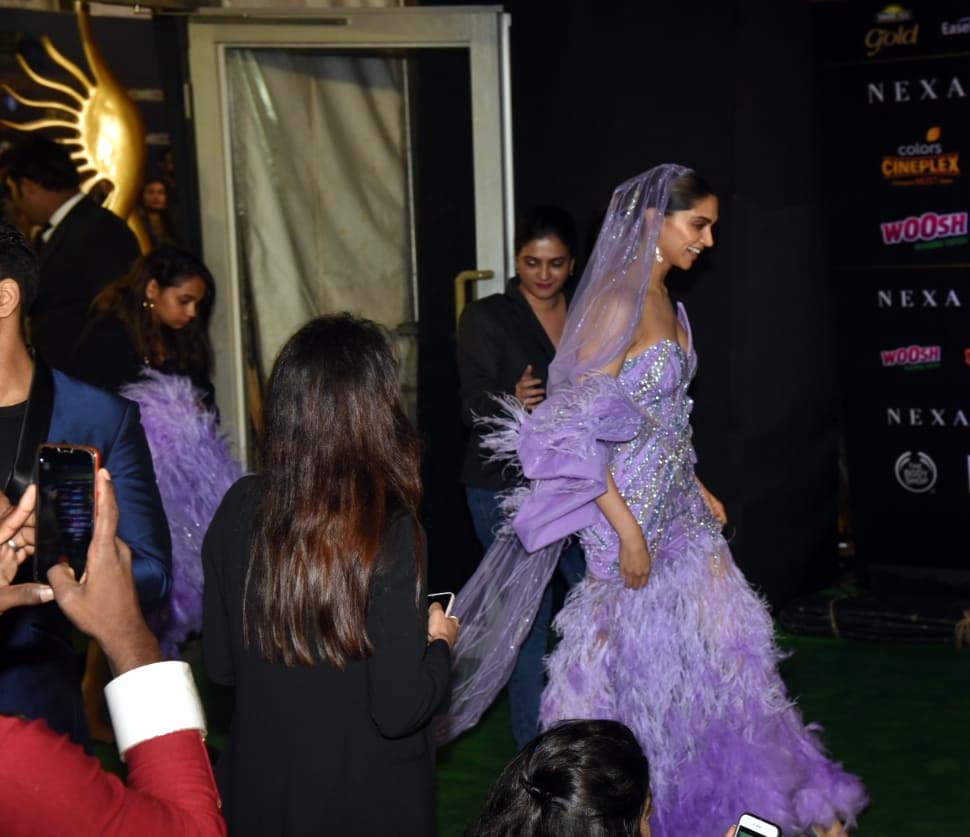 बारिश बनी मुसीबत IIFA Awards 2019: Ranveer Singh to Aparshakti Khurana Deepika padukone dress was surely taken a lot of care