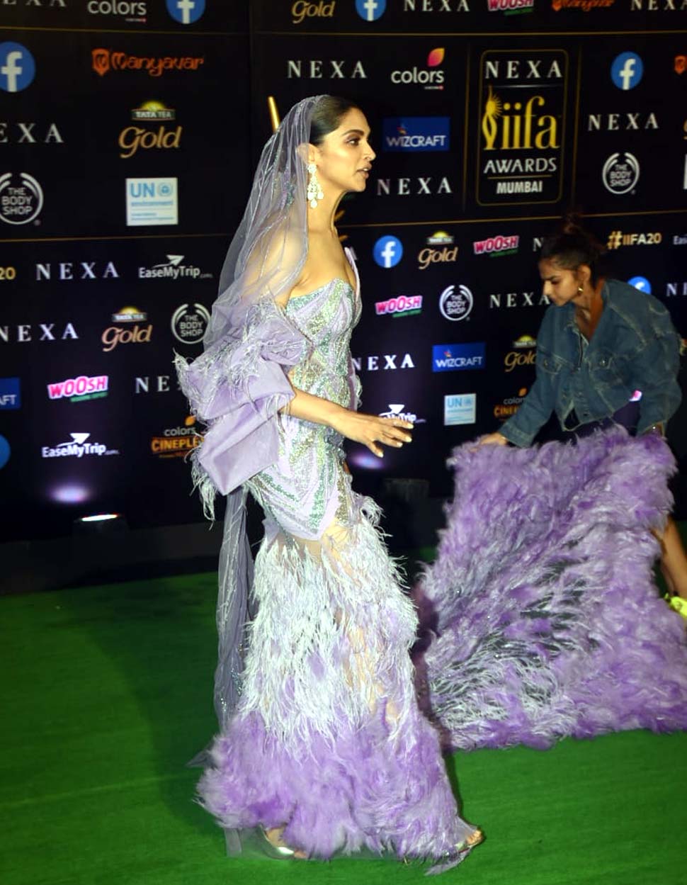 ट्रेल ने बढ़ाई मुश्किल IIFA Awards 2019: Ranveer Singh to Aparshakti Khurana Deepika padukone dress was surely taken a lot of care