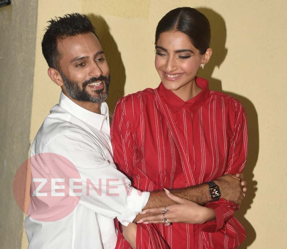 आनंद आहूजा Sonam Kapoor Host The Zoya Factor Screening for Bollywood Arjun Vicky katrina spotted