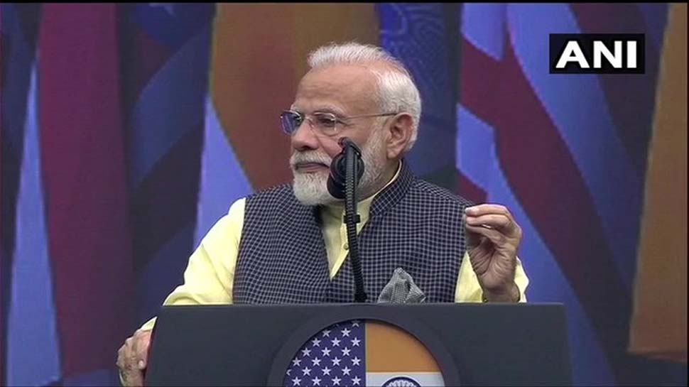 ट्रंप को किसी परिचय की जरूरत नहीं है: पीएम मोदी Houston, good morning Houston, Prime Minister Narendra Modi, NRG Stadium, Howdy, Modi!, Houston, Texas
