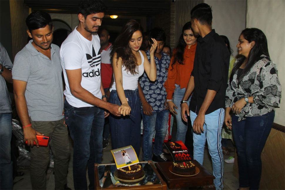 'साहो' प्रभास के फैंस के लिए थी Shraddha Kapoor