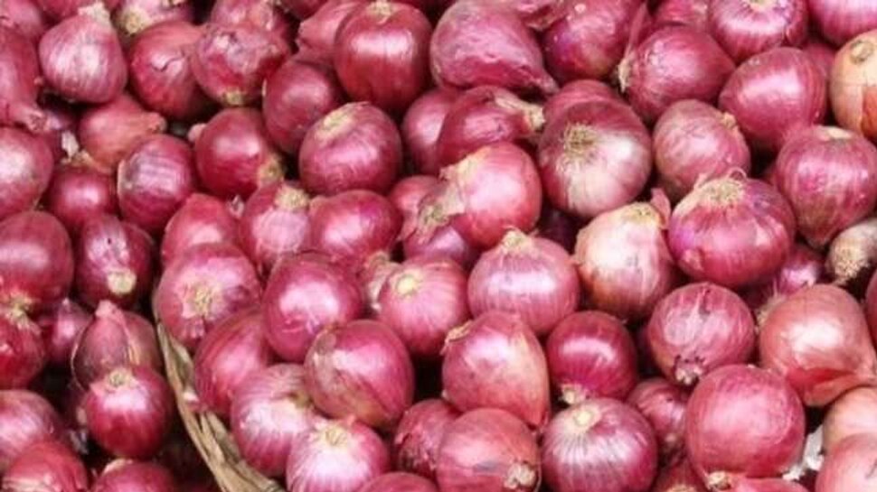 onion price still high in bihar बिहार के लोगों को भी रुला रही हैं