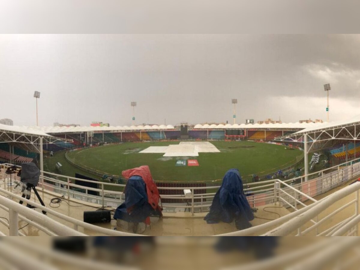 पाकिस्तान के करांची में बारिश ने दो वनडे मैचों को एक ही दिन में प्रभावित कर दिया.(फोटो:Twitter, @PCB)