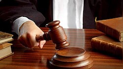 दिल्लीः कोर्ट ने महिला आयोग को दिया आदेश, उन्नाव रेप पीड़िता को जल्द दिलाएं घर