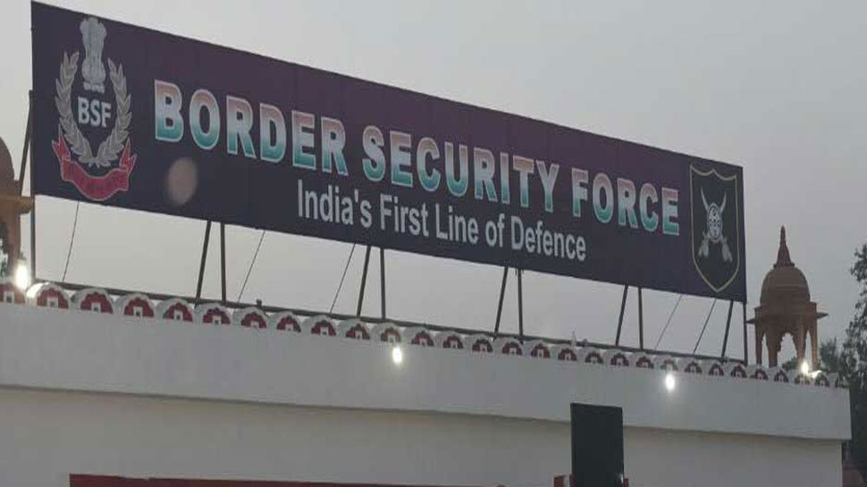 जम्मू: इंटरनेशनल बॉर्डर पर पेट्रोलिंग के दौरान BSF का एक जवान बरसाती नाले में बहा