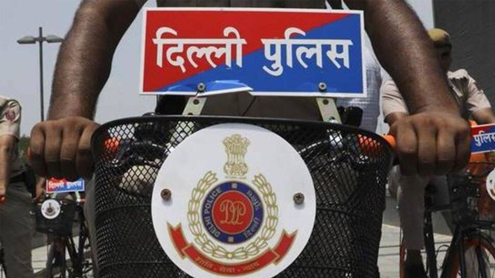 दिल्ली: छावला में मुठभेड़, पुलिस ने 4 बदमाशों को किया गिरफ्तार दिल्ली: छावला में मुठभेड़, पुलिस ने 4 बदमाशों को किया गिरफ्तार