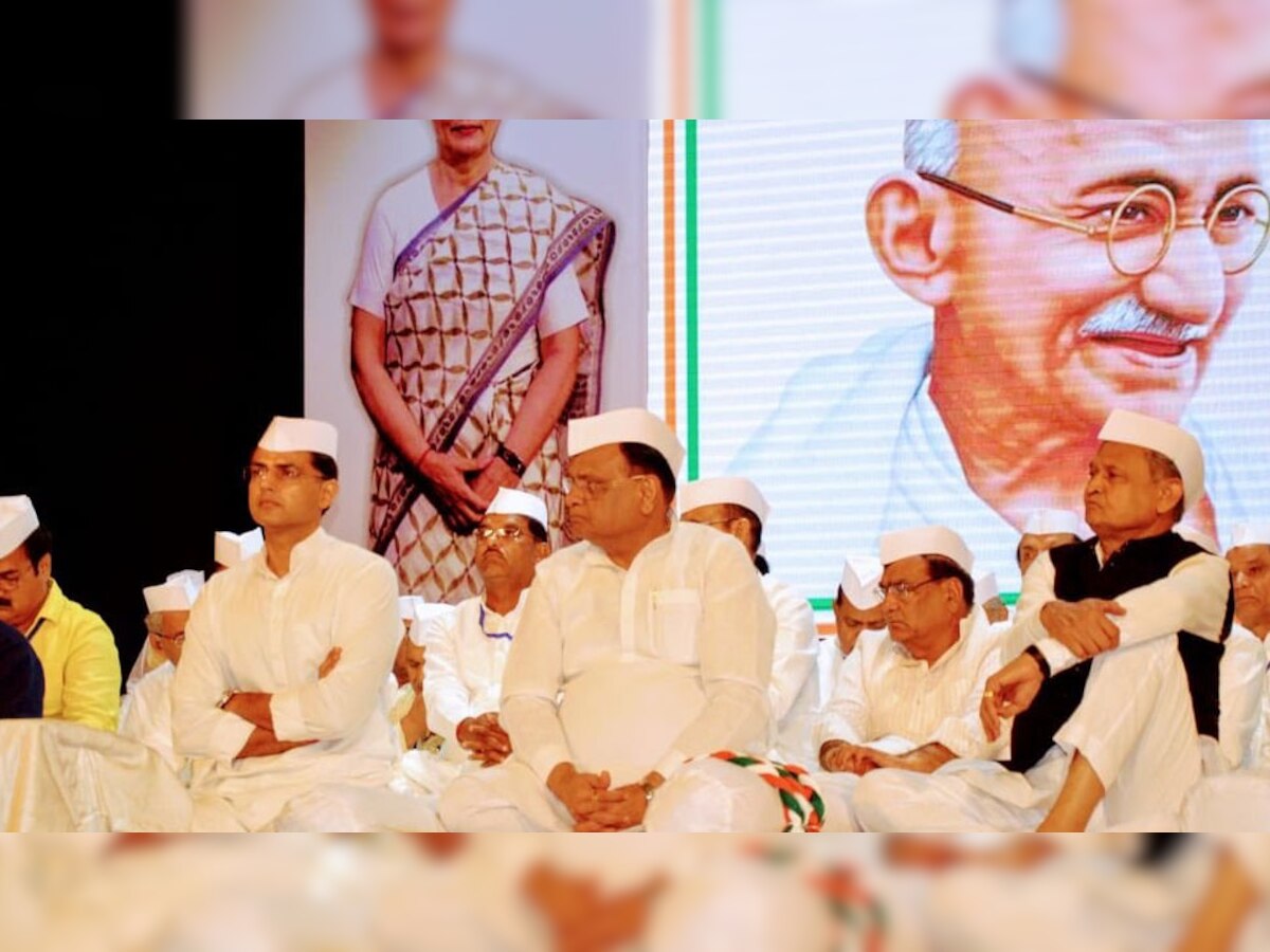 सीएम ने बीजोपी पर तंज करते हुए कहा की केवल महात्मा गांधी के आदर्शों की बात करना काफी नहीं है. 