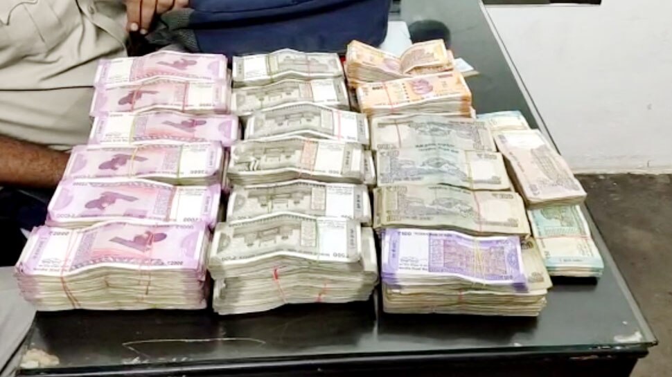 हरियाणा चुनाव 2019: एसएसटी टीम ने जब्त की 77 लाख 49 हजार 620 रुपए हरियाणा चुनाव 2019: एसएसटी टीम ने जब्त की 77 लाख 49 हजार 620 रुपए