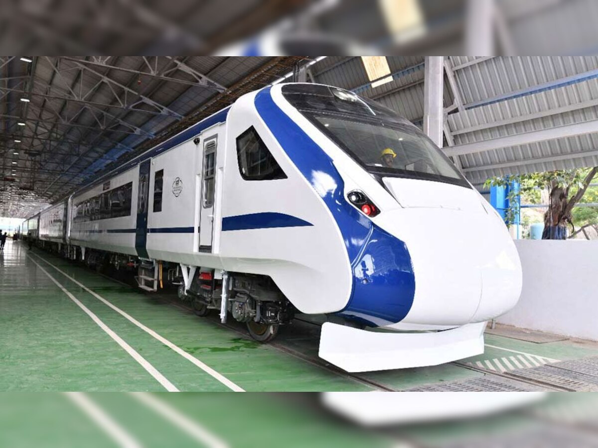 वंदे भारत देश की दूसरी सेमी हाईस्पीड ट्रेन है जो दिल्ली से कटरा का सफर महज 8 घंटे में पूरा करेगी. 