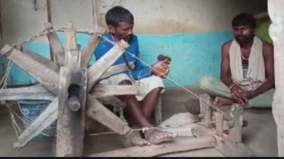 हर घर में चलता है चरखा