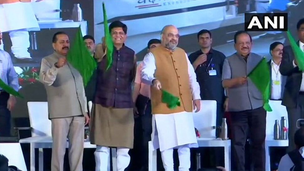 नवरात्र में भक्तों को बड़ा तोहफा business home minister amit shah flag off vande bharat express