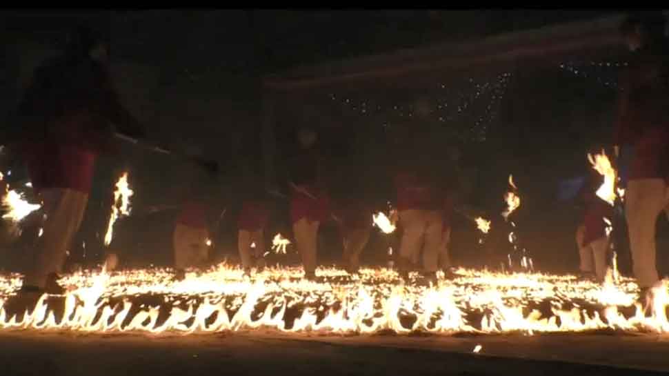 रास देखकर मंत्रमुग्ध हो जाते हैं लोग People get mesmerized after seeing Raas