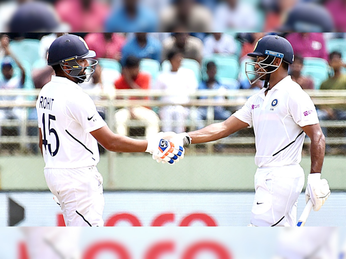 मयंक-रोहित के बाद गेंदबाजों ने दिखाया कमाल, भारत ने दक्षिण अफ्रीका पर कसा शिकंजा