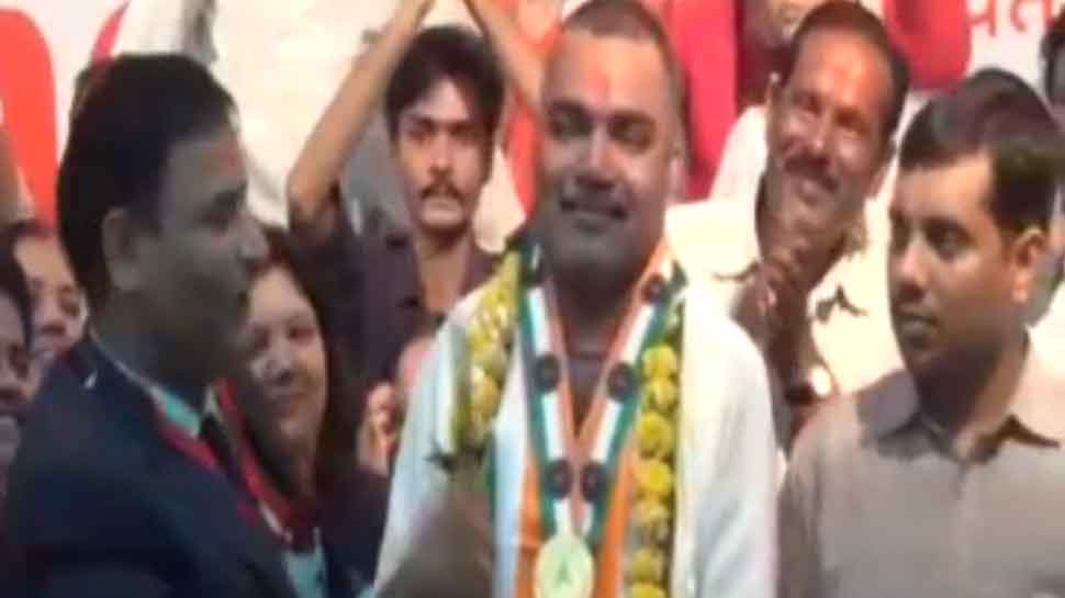 MP: विदिशा के विकास पचौरी ने लगातार 80 घंटे बोलकर इंडिया बुक ऑफ रिकॉर्ड में दर्ज कराया नाम