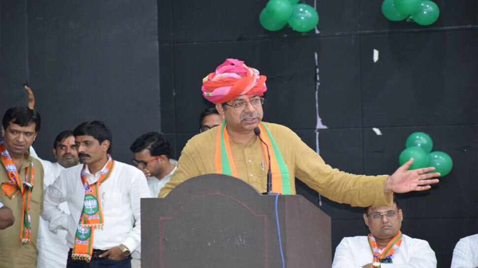 सीएम के बेटे को क्रिकेट की पिच पर कराई जा रही राजनीति: सतीश पूनिया सीएम के बेटे को क्रिकेट की पिच पर कराई जा रही राजनीति: सतीश पूनिया