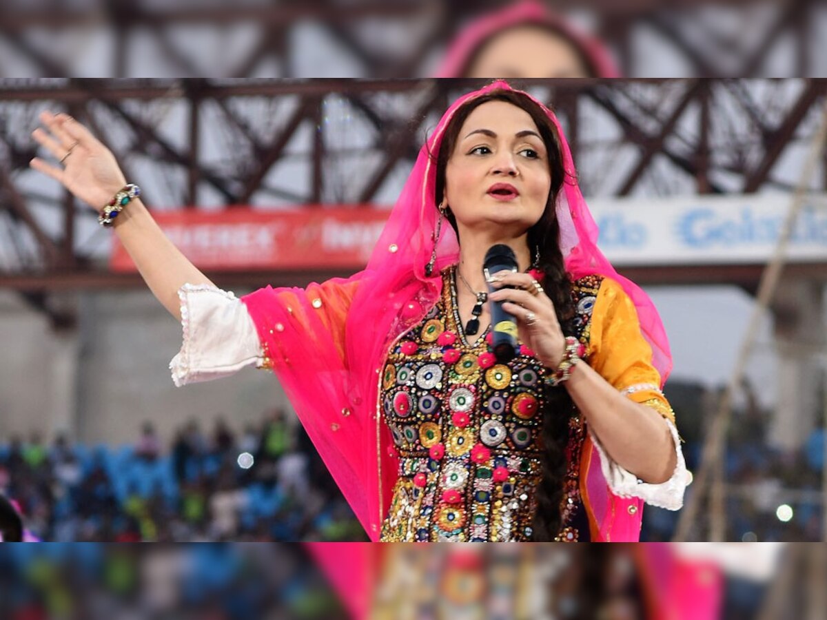 सिंध से ताल्लुक रखने वाली शाजिया ने कई भाषाओं में गाने गाए हैं. (फोटो साभार: twitter)
