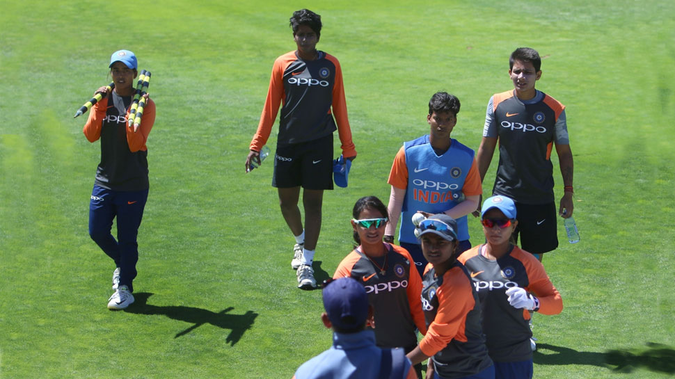 महिला क्रिकेट: दक्षिण अफ्रीका ने भारत को करारी शिकस्त दी, सिर्फ 70 रन पर सिमटी टीम इंडिया