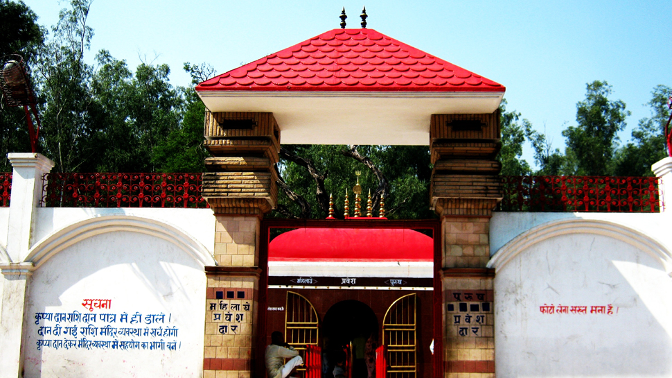 बिहार: नवरात्र में थावे मंदिर में लगती है भक्तों की भारी भीड़, कमेटी ने की है विशेष व्यवस्था