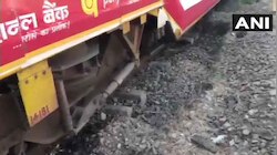 मुरादाबादः पटरी से उतरी डबल डेकर ट्रेन, लहराने लगी बोगियां तभी...