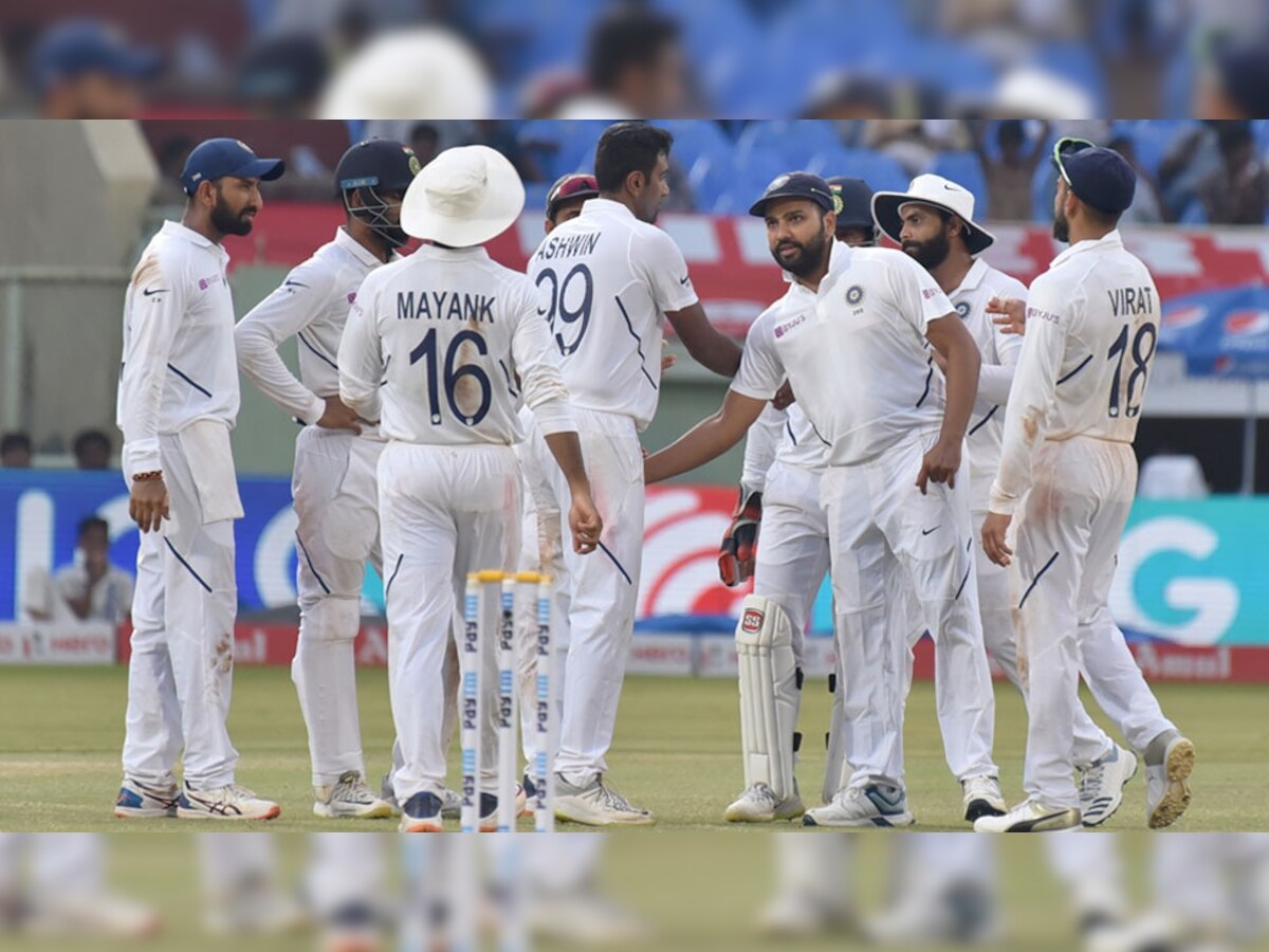 टीम इंडिया के गेंदबाजों ने मैच में शानदार प्रदर्शन किया.  (फोटो : IANS)