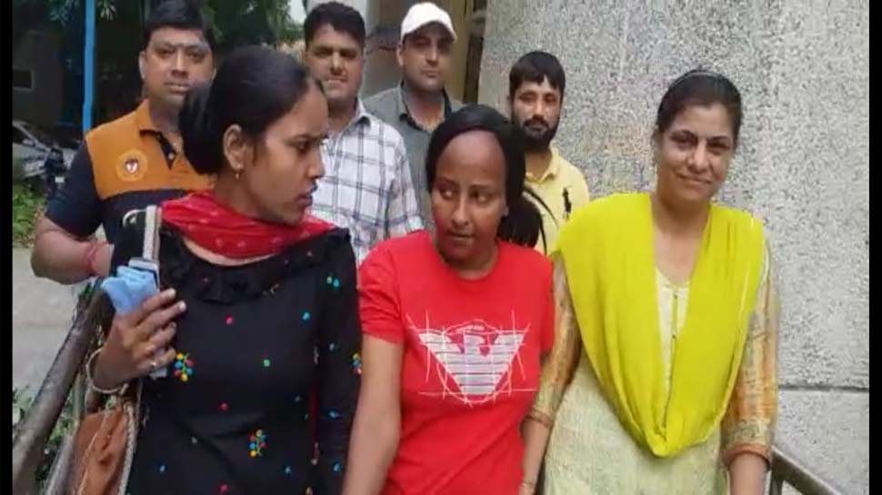 फरार चल रही कुख्यात महिला ड्रग्स तस्कर गिरफ्तार, 50 हजार का था इनाम