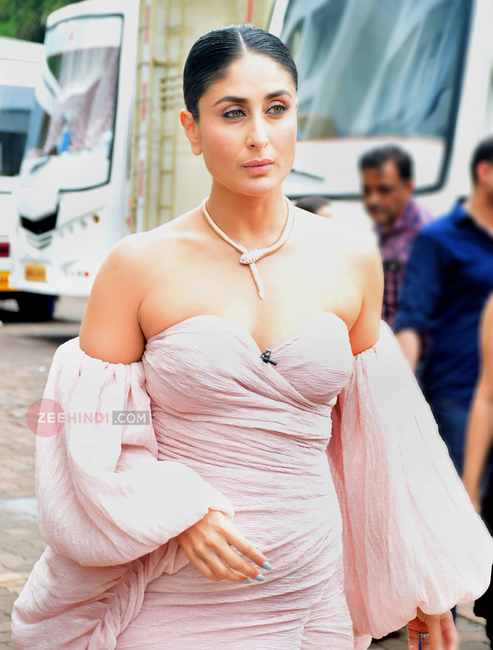 [Image: 438855-kareena1.jpg]