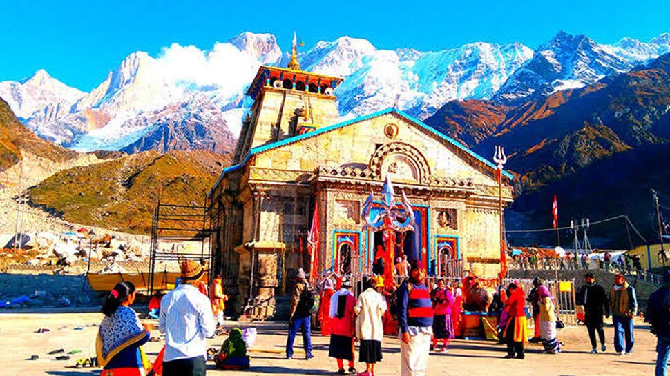 श्रद्धालु बद्रीनाथ-केदारनाथ की यात्रा पर Kedarnath Temple 2019