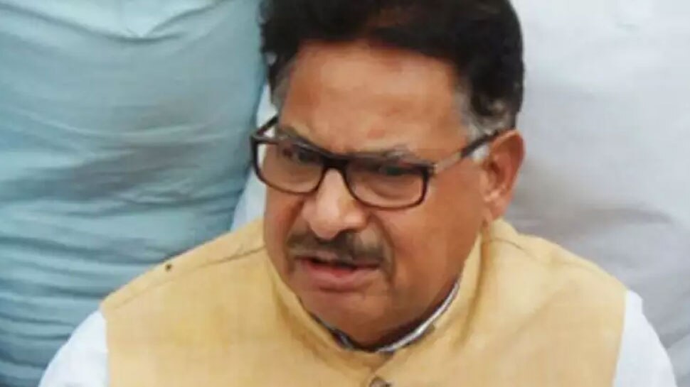 गोकशी के आरोप में गिरफ्तार युवक को छुड़ाने पहुंचे कांग्रेस नेता पीएल पुनिया, थाने के बाहर दे रहे धरना