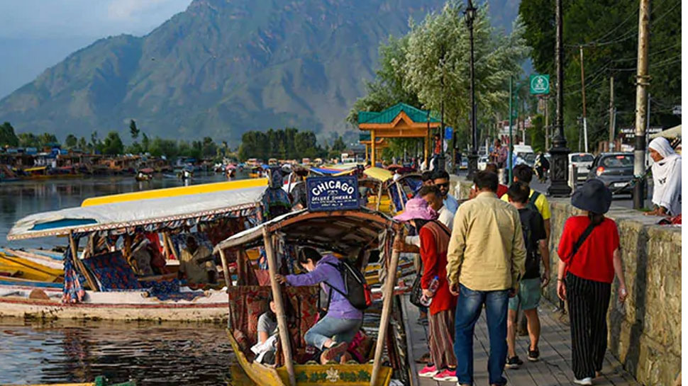 जम्मू कश्मीर में पर्यटन को बढ़ावा देगी सरकार, कर रही है बड़ी प्लानिंग