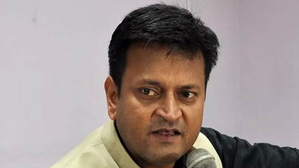 JDU नेता अजय आलोक ने अपनी ही पार्टी के खिलाफ खोला मोर्चा, बोले- कब तक रोकेंगे?